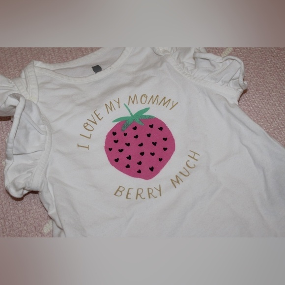 GAP Other - Baby Gap Onesie I Love My Mommy Berry Much 12-18 Months Mother’s Day
